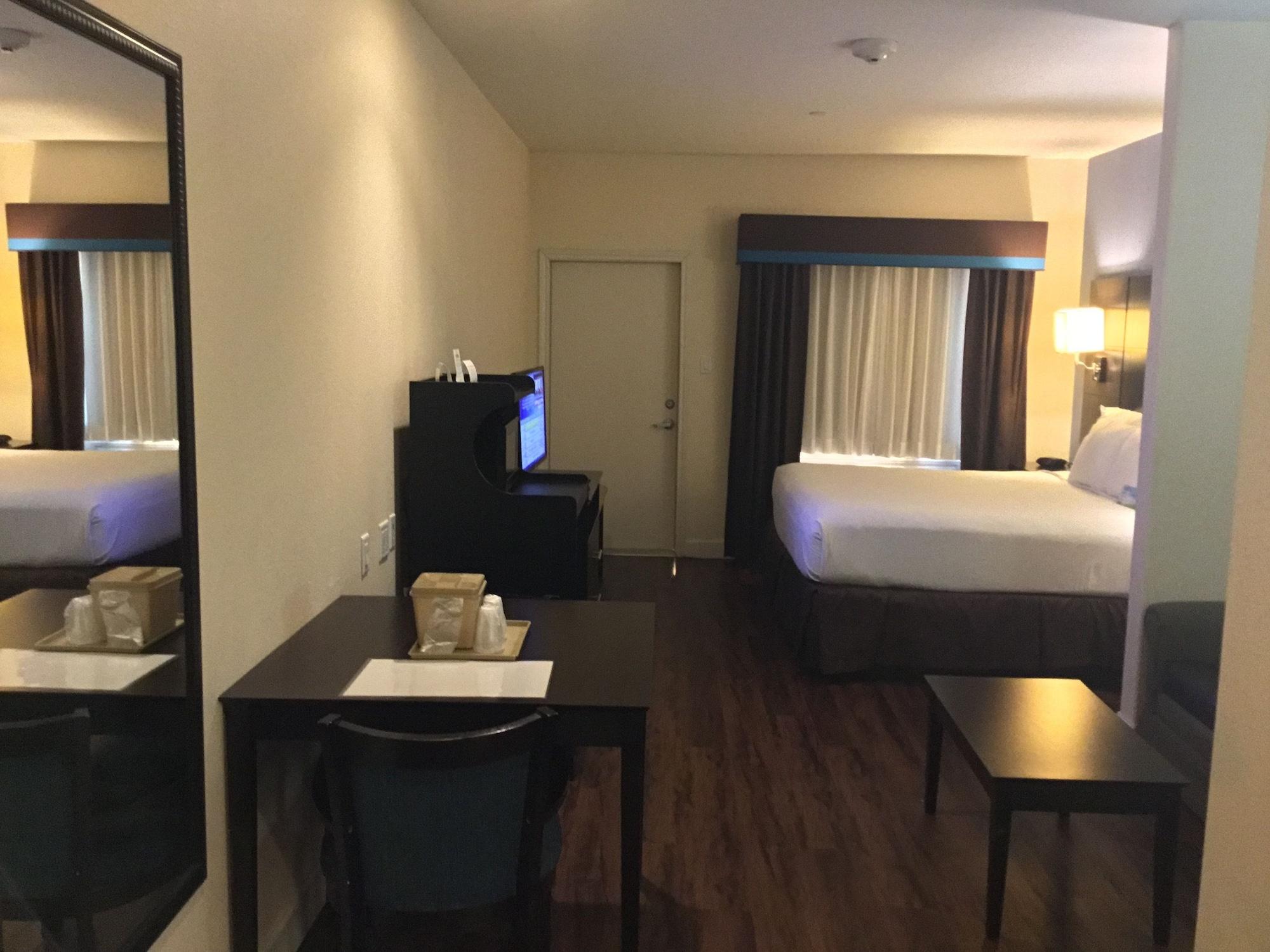Days Inn & Suites By Wyndham Galveston West/Seawall Exterior foto