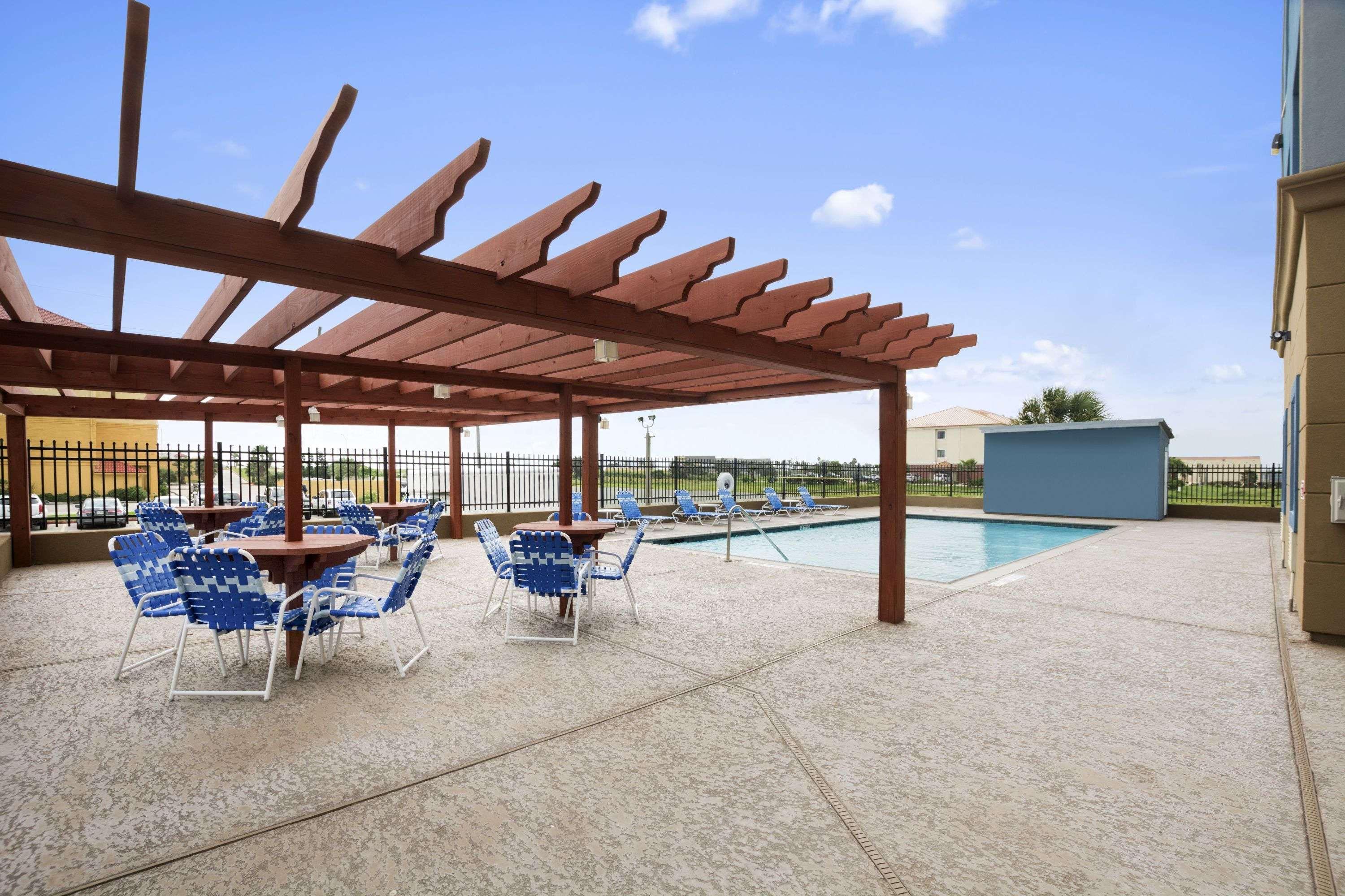 Days Inn & Suites By Wyndham Galveston West/Seawall Exterior foto