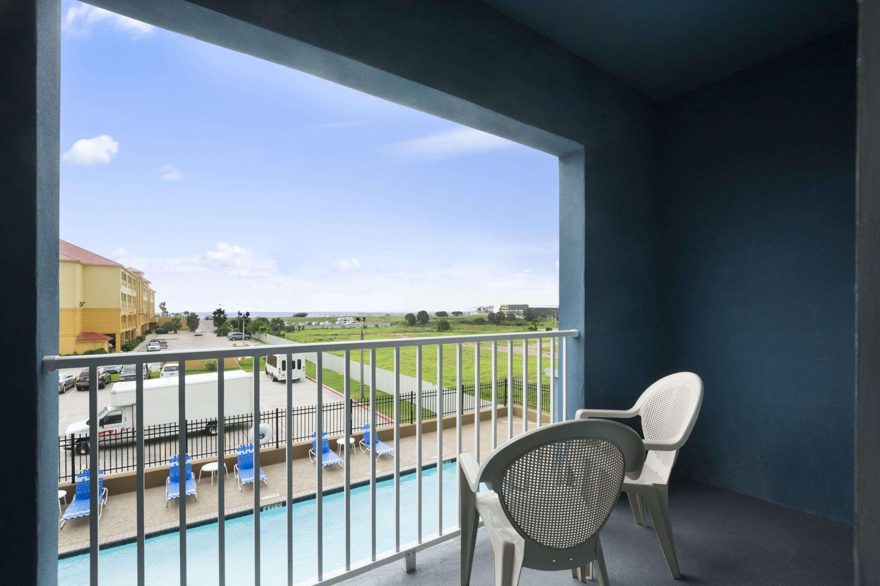 Days Inn & Suites By Wyndham Galveston West/Seawall Exterior foto