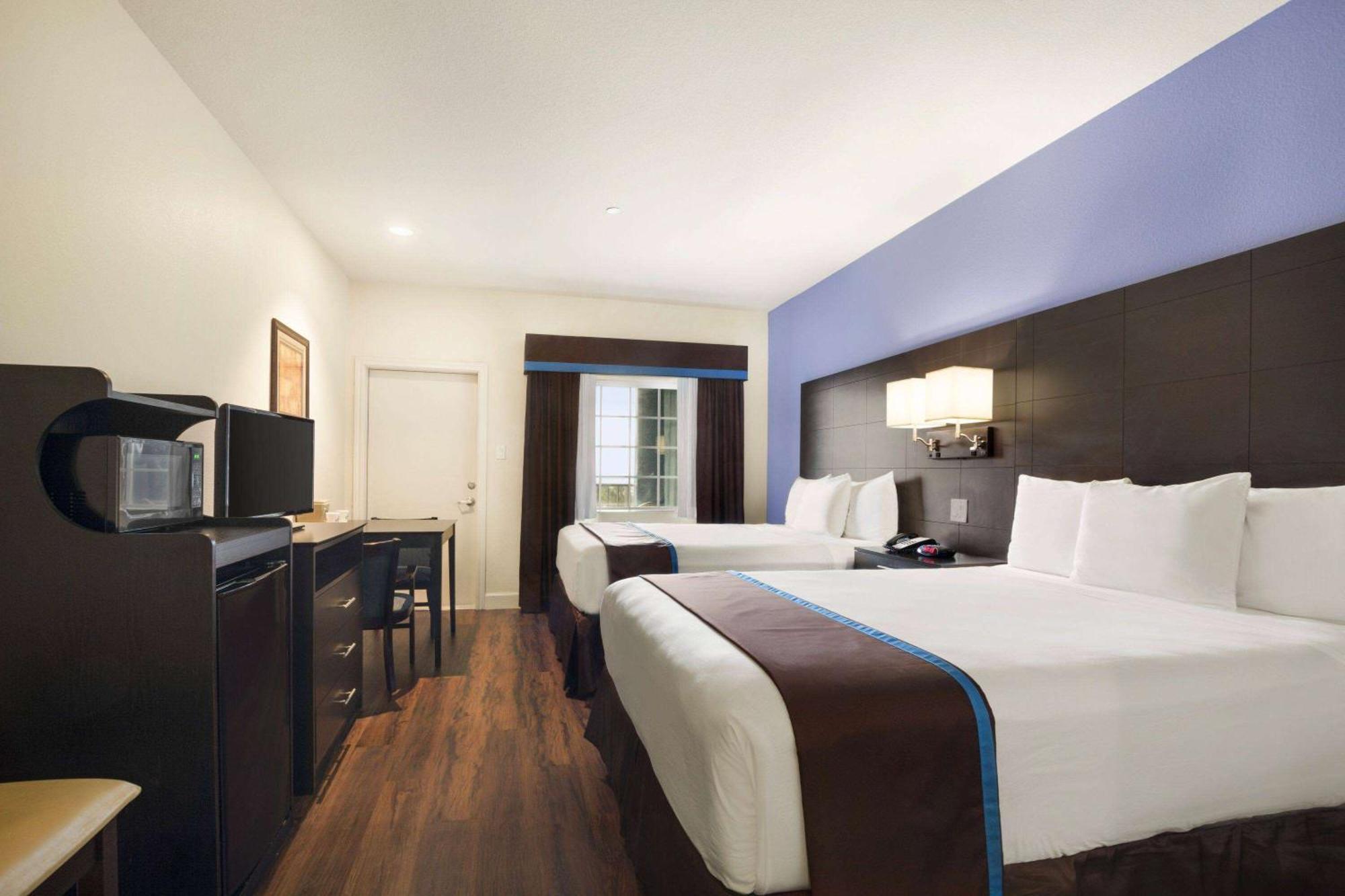 Days Inn & Suites By Wyndham Galveston West/Seawall Exterior foto