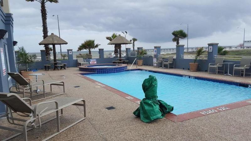 Days Inn & Suites By Wyndham Galveston West/Seawall Exterior foto